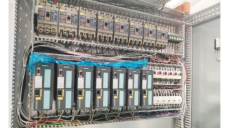 華東工控-變頻柜柜內細節(jié)