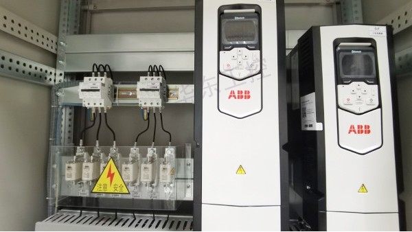 變頻控制柜：精準(zhǔn)匹配，滿足多樣化工業(yè)需求